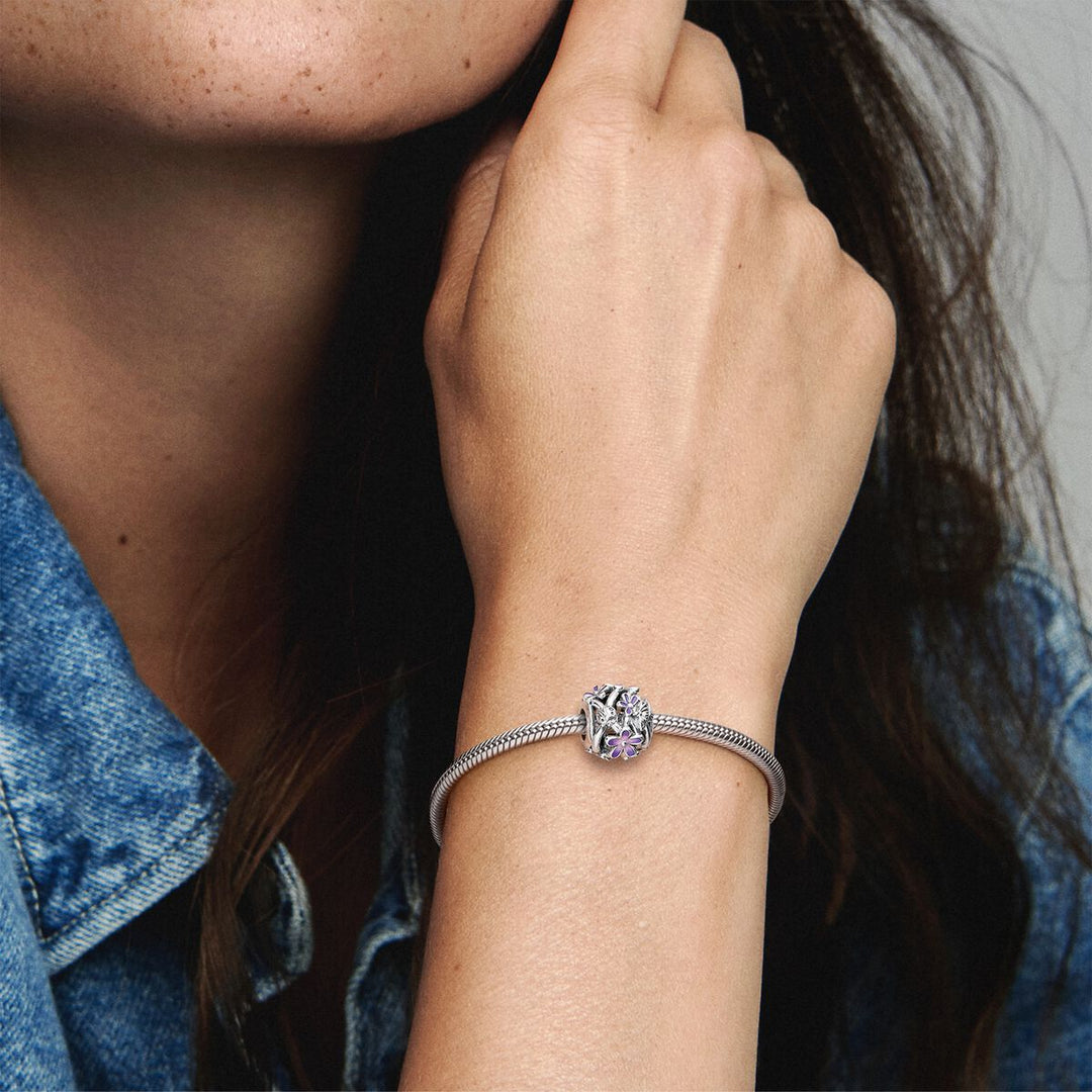 Pandora Offen gearbeitetes lilafarbenes Gänseblümchen Charm - 798772C02