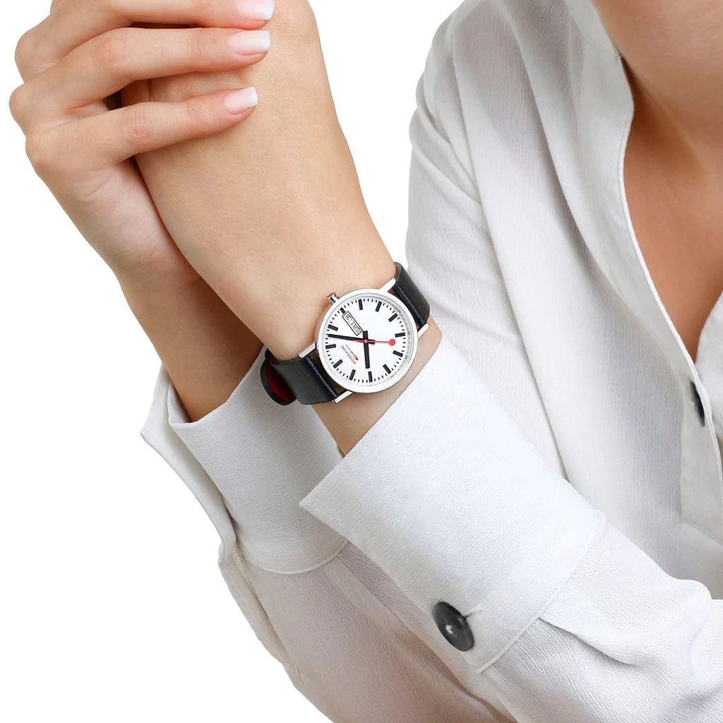 Mondaine Classic 36 Day Date Vegan - A667.30314.11SBBV