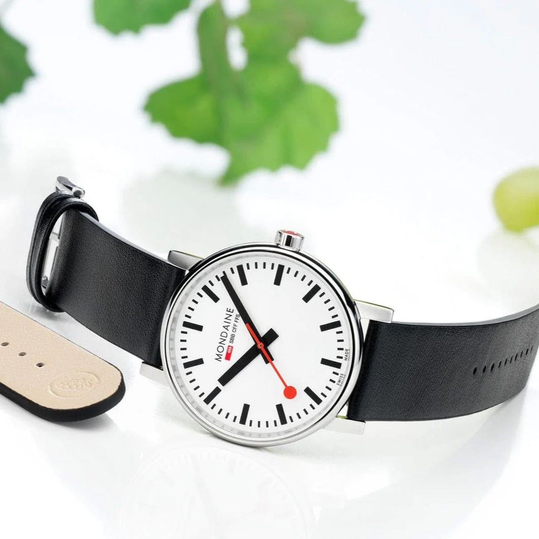 Mondaine Evo2 (40 mm) Vegan - MSE.40110.LBV