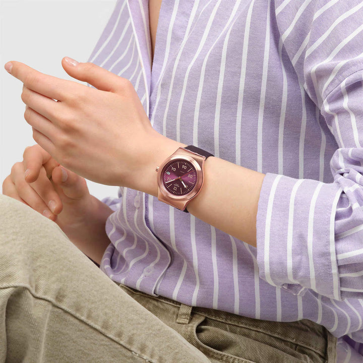 Swatch Burgundy Story - YIG401